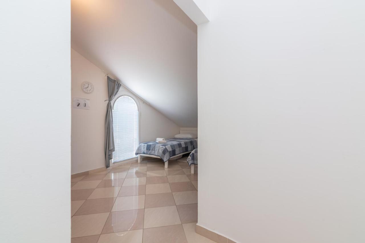Apartment Mimoza 6, Baska, Krk Esterno foto