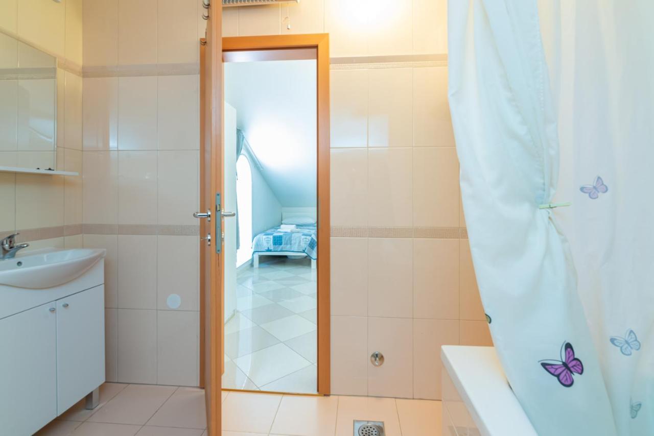 Apartment Mimoza 6, Baska, Krk Esterno foto