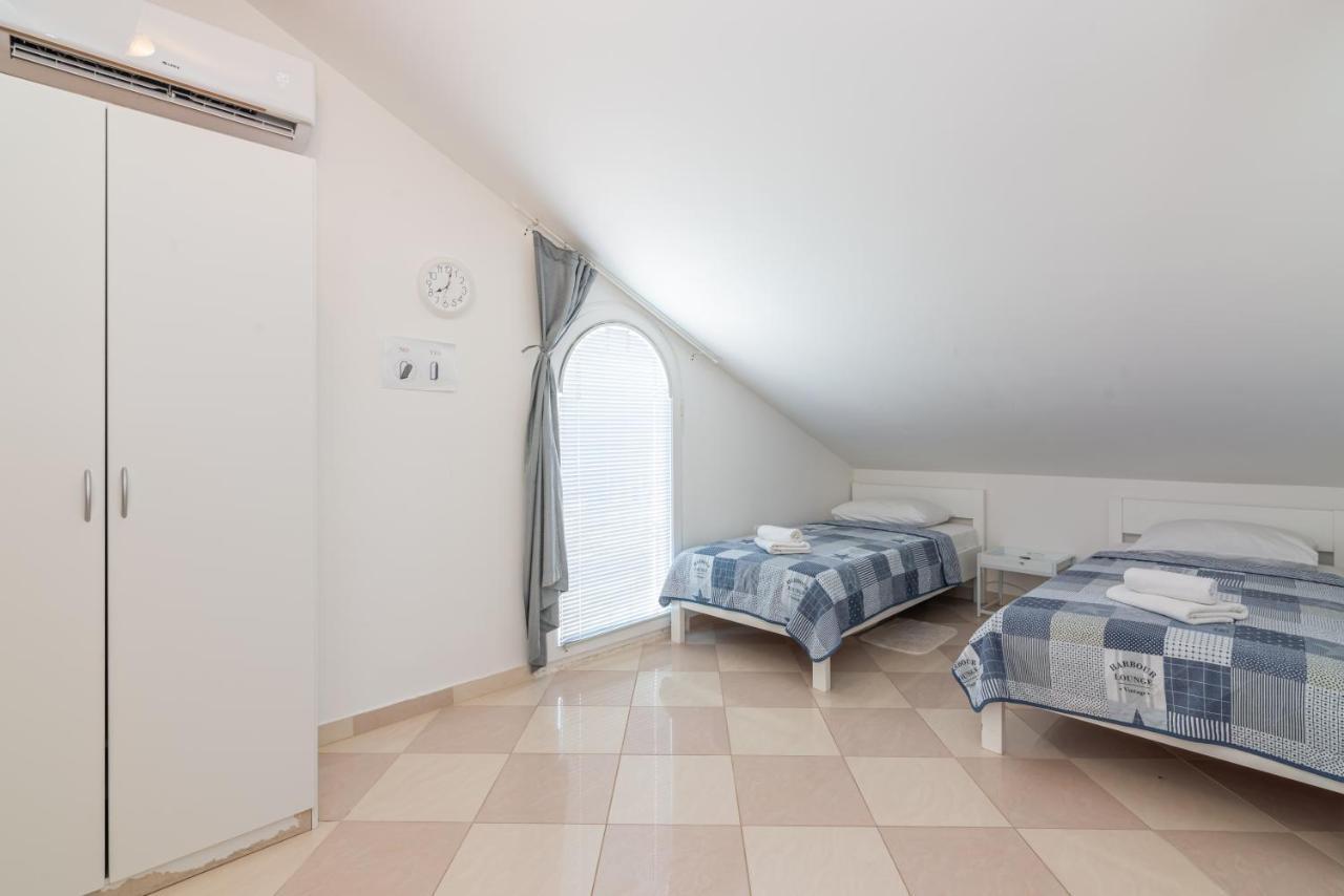 Apartment Mimoza 6, Baska, Krk Esterno foto