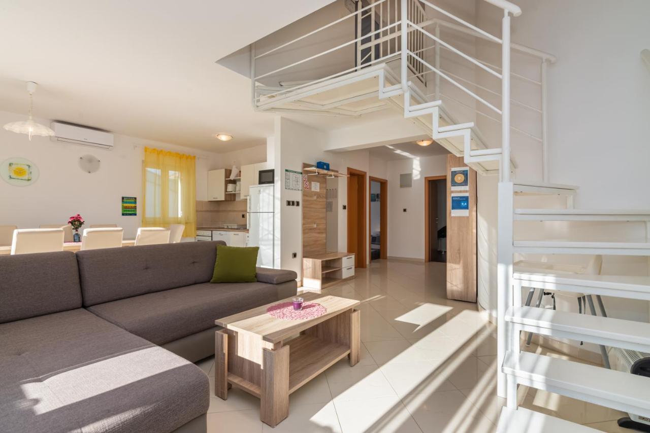 Apartment Mimoza 6, Baska, Krk Esterno foto