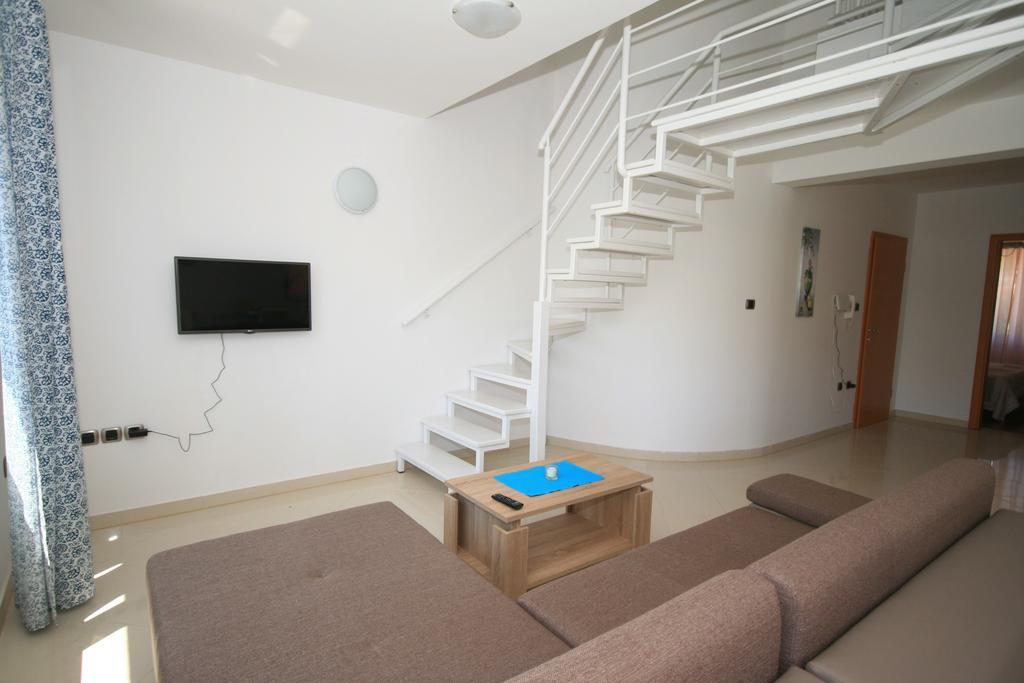 Apartment Mimoza 6, Baska, Krk Esterno foto