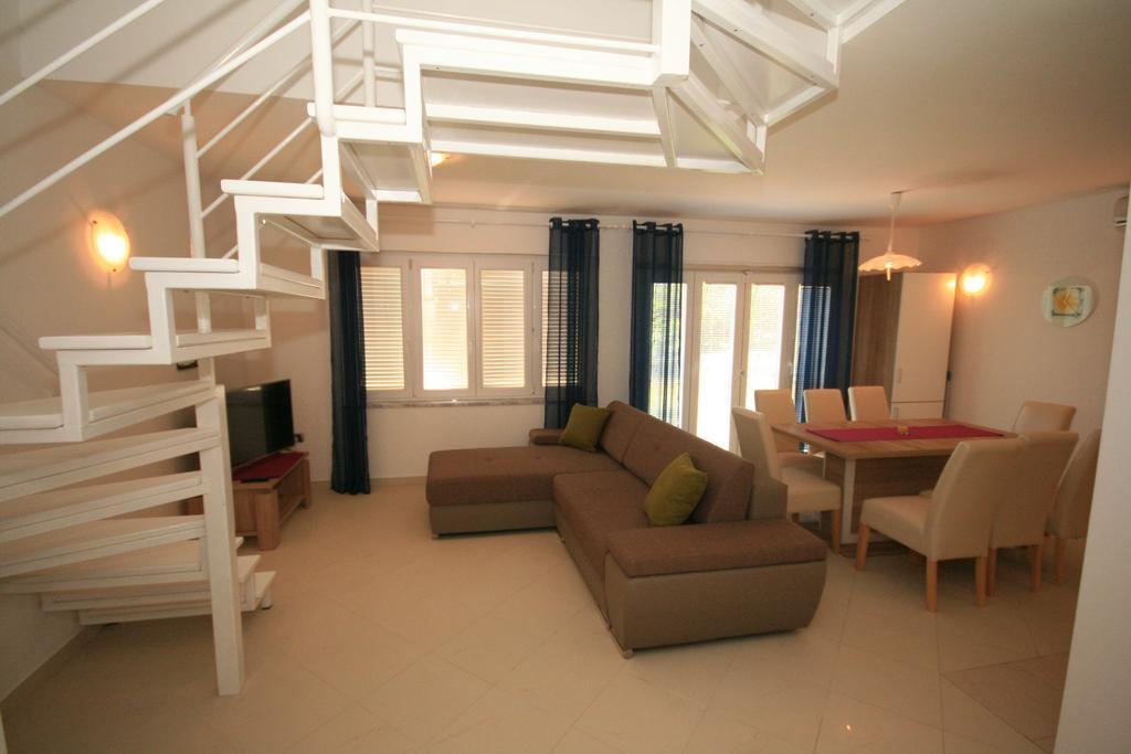 Apartment Mimoza 6, Baska, Krk Esterno foto